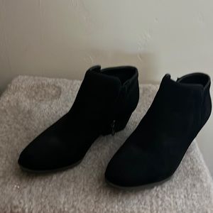 Blondo Valli bootie never worn